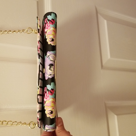 Betsey Johnson Purse with Dog Face Removable strap Excellent Condition. NWOT - Picture 12 of 12